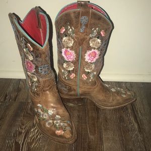 Adorable leather girls boots